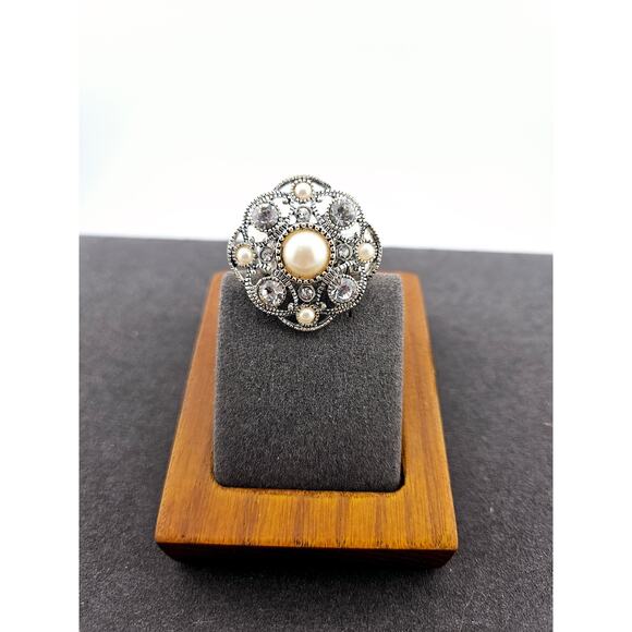 Stretch Band Silver Tone Cocktail Ring Gaudy Pearl Crystal Statement Oversized - Picture 1 of 3